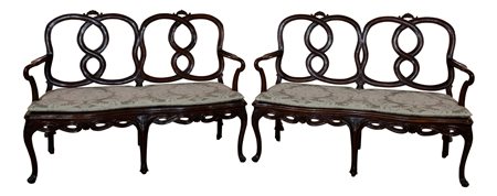 Venezia (II quarto del XVIII secolo)
Due divanetti con schienali a fasce con intagli ad otto