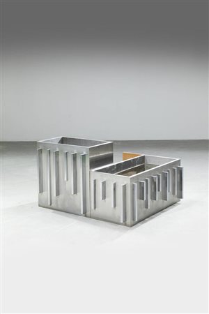 PRODUZIONE ITALIANA<BR>Coppia di fioriere angolari