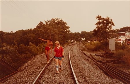 William Eggleston (1939)  - Senza titolo (Two boys walking on railroad tracks), 1970s