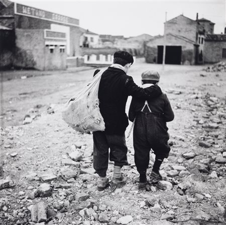 Enrico Pasquali (1923)  - Senza titolo (Bambini, periferia di Comacchio), 1960s
