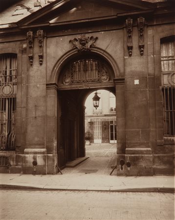 Eugène Atget (attribuito a) (1857 - 1927)  - Oratoire Marie de Medicis, Rue de Vaugirard Paris, 1900s