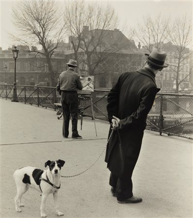 Robert Doisneau (1912 - 1994)  - Le Fox-Terrier du Pont des Arts, Paris, 1953