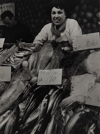 Robert Doisneau (1912 - 1994)  - Poissonière, Les Halles Paris, 1960s