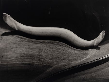 André Kertèsz (1894 - 1985)  - Distortion #46, 1933