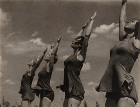 Leni Riefenstahl (1902 - 2003)  - Deutsche Turneerinnen, 1936