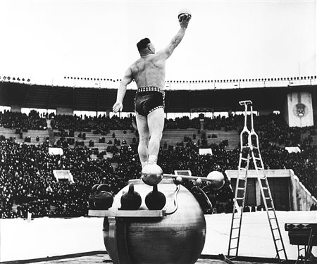 Jewgeni Khaldey (1917 - 1997)  - Festa dell'inverno allo stadio Luznik, Mosca, 1964