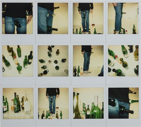 Erwin Wurm (1954)  - Nordic Sculpture (Monument), dalla serie "One minute sculpture", 2002