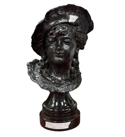 Scultura in terracotta su base in legno, periodo XIX/XX secolo raffigurante...