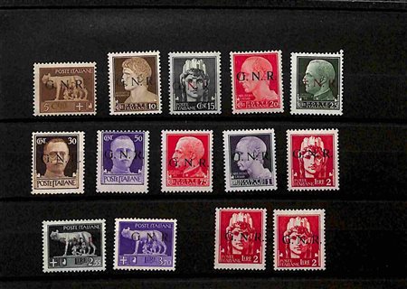 Lotti&Collezioni - Area Italiana - REPUBBLICA SOCIALE - 1943/1944 - Interessante insieme di valori nuovi e usati del periodo montati su due cartoncini