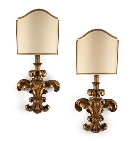 Coppia di appliques in legno scolpito, intagliato e dorato, XVIII secolo...