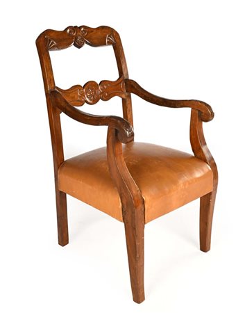 Poltrona in noce con sedile imbottito in cuoio, XIX secolo schienale a giorno...