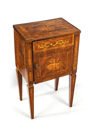 Comodino in legno intarsiato, Lombardia, fine del XVIII/inizi XIX secolo...