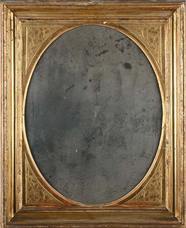 Cornice in legno dorato, XIX secolo luce ovale contenente uno specchio cm...
