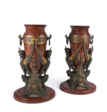 Coppia di vasi in marmo rosso e bronzo d'epoca umbertina caratterizzati...