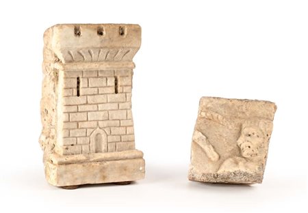 Due frammenti in marmo di gusto antico castello cm 28x17x10 e profilo virile...