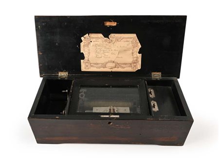 Scatola musicale in palissandro con carillon a cilindro, Francia, XIX secolo...