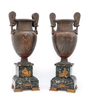 Coppia di vasi in bronzo del Grand Tour, XIX secolo desunti dall'antico...
