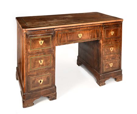 Scrivania a bancone da centro in noce con filettature in legni di frutto...