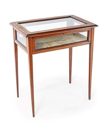 Tavolo vetrina in noce con filettature, XX secolo gambe rastremate cm 76x67x43