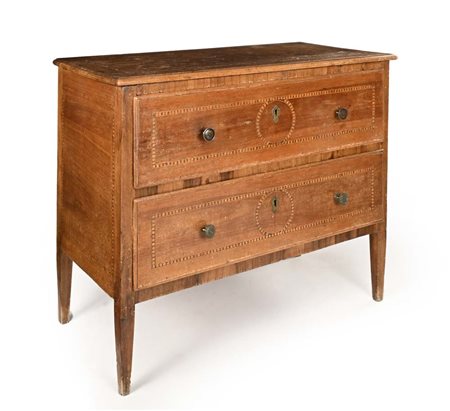 Cassettone in noce con filettature intarsiate, fine del XIX secolo...