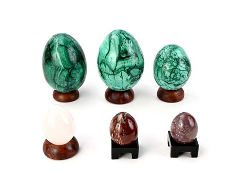 Sei uova diverse (tre di malachite, una di quarzo rosa e due di pietra dura...