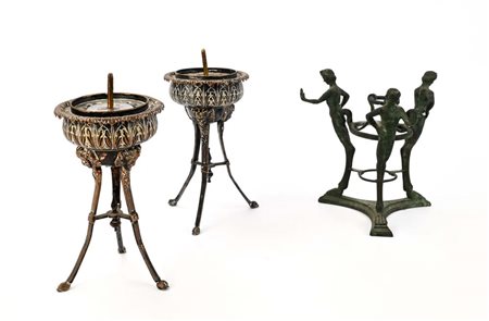 Athénienne in bronzo con figure di fauno e coppia di tripodi reggicero cm...