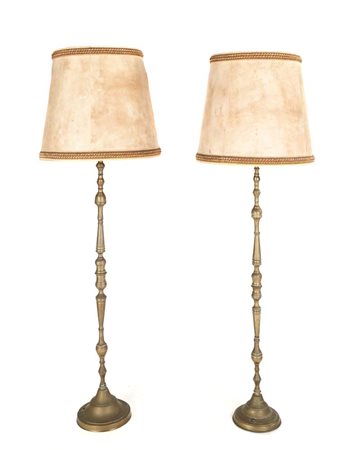 Coppia di torciere in ottone, Turchia/Africa settentrionale, XIX secolo esile...