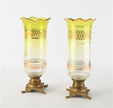 Coppia di portacandela "photophores" in ottone e cristallo, fine del...