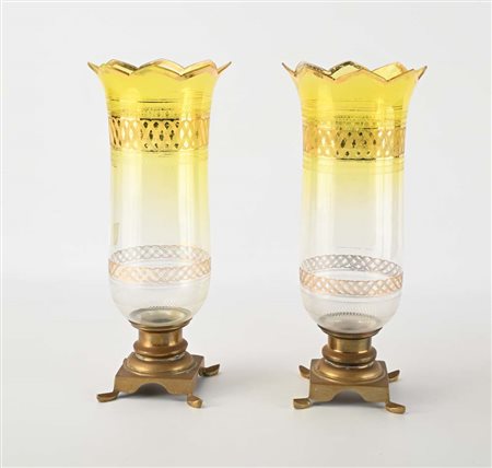 Coppia di portacandela "photophores" in ottone e cristallo, fine del...