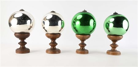 Quattro wish balls in vetro soffiato, Inghilterra, fine XIX/inizi XX secolo...