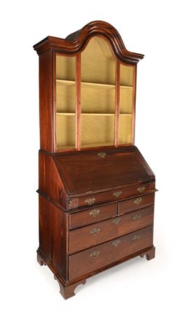 Cassettone a ribalta con alzata, arte coloniale inglese, XVIII secolo corpo...