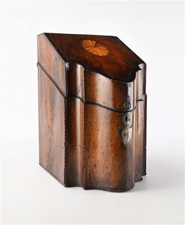 Scatola portaposate in mogano e satinwood, Inghilterra, XIX secolo...