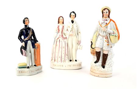 Tre grandi figure in ceramica policroma, Inghilterra, Staffordshire, XIX e XX...