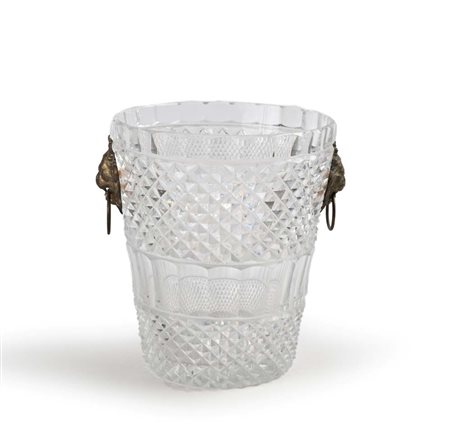 Rinfresca bottiglia in cristallo intagliato, inizi XX secolo caratterizzato...