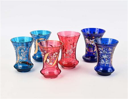 Sei bicchieri in vetro colorato e dipinto a motivi floreali, Boemia, XX...