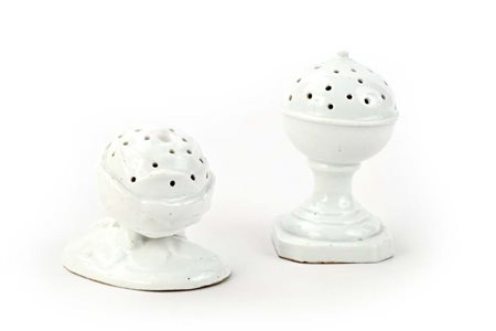 Due porta stecchini in ceramica bianca di diverse manifatture, XIX secolo uno...