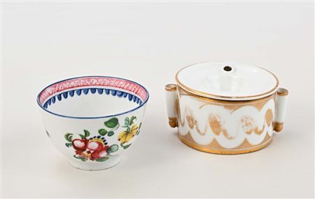 Due oggetti in porcellana di diversa manifattura europea, XIX secolo calamaio...