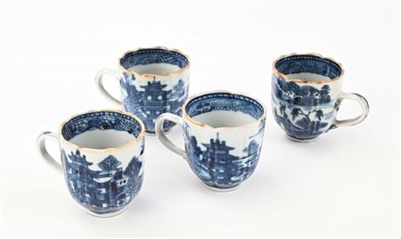 Quattro tazzine "demitasse" in porcellana blu e bianca, Cina, XVIII secolo di...