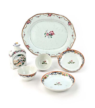 Quattro oggetti in porcellana policroma, Compagnia delle Indie, XVIII secolo...