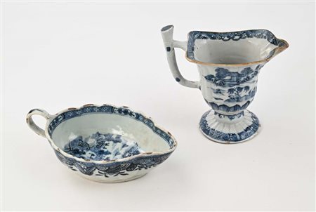 Salsiera a navicella e brocchetta in porcellana bianca e blu, Compagnia delle...