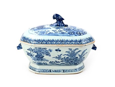 Zuppiera con coperchio in porcellana bianca e blu, Cina corpo rettangolare ad...
