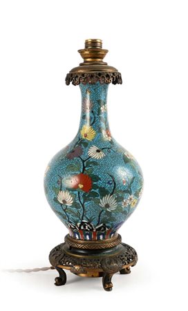 Lampada da tavolo in metallo cloisonné, Cina, dinastia Qing, XIX secolo corpo...