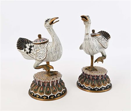 Coppia di bruciaprofumi zoomorfi in metallo cloisonné, Cina, fine XIX/inizi...