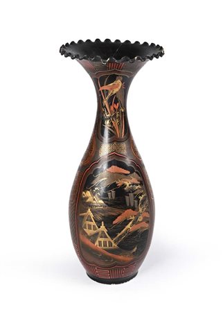 Grande vaso in porcellana rosso, nero e oro, Giappone, XIX secolo corpo ad...