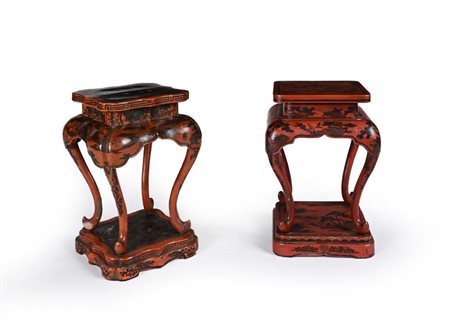 Due piccoli sgabelli in legno laccato rosso e nero, Cina, dinastia Qing, XIX...
