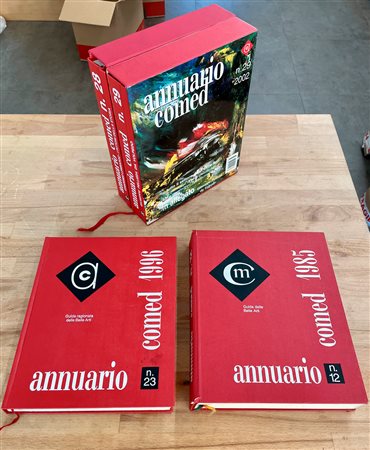 ANNUAR COMED - Lotto unico di 2 cataloghi e 2 cofanetti