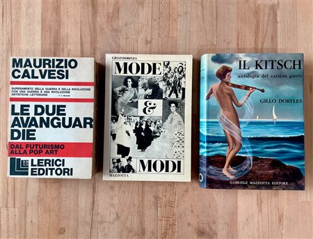 MANUALI D'ARTE - Lotto unico di 3 cataloghi