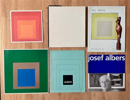 JOSEF ALBERS E JEAN ARP - Lotto unico di 4 cataloghi e 2 pieghevoli