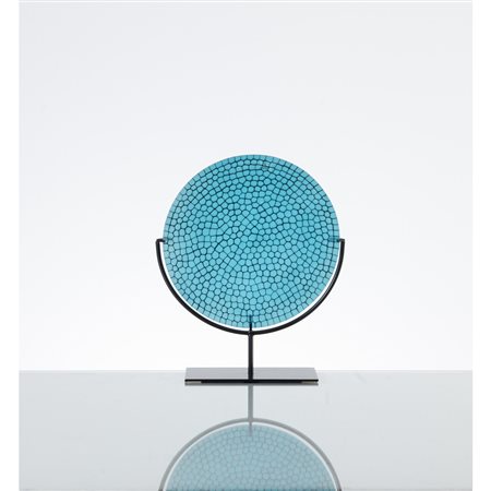 MAESTRI MURANESI, Piatto in vetro blu della serie “Merletto”