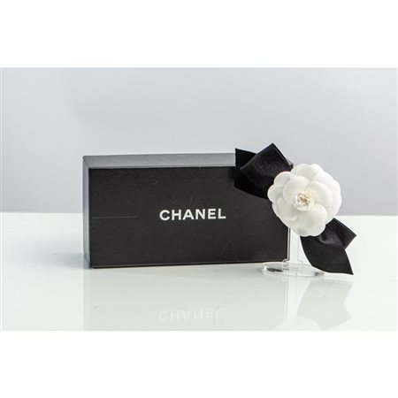 CHANEL, Grande spilla a fiocco